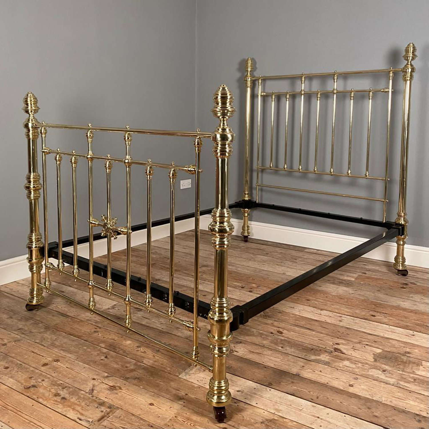 Superb Quality Hoskins & Sewell Brass Double Bed