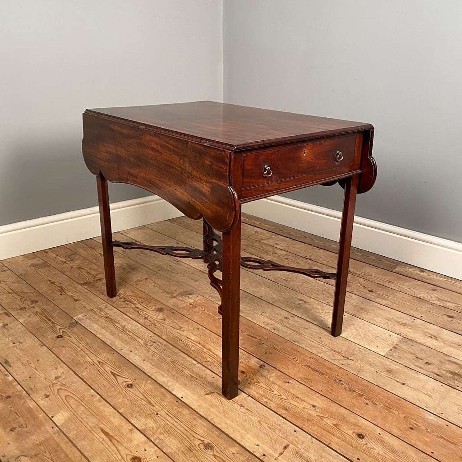 Stunning Chippendale Period Mahogany Supper Table